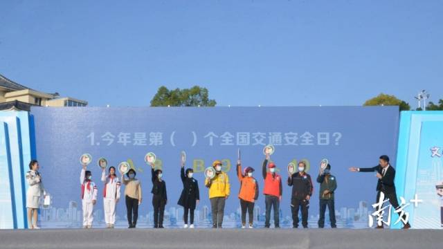 觀眾互動(dòng)有獎(jiǎng)問答環(huán)節(jié)。張曉欣 攝
