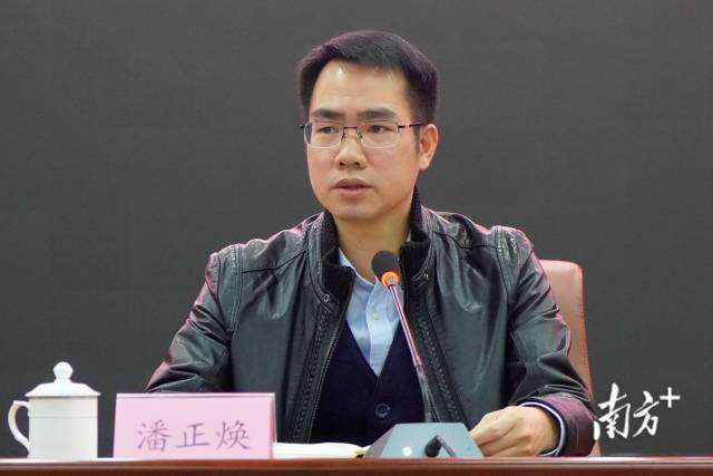 連州市委書記潘正煥提出，要始終切實(shí)把疫情防控當(dāng)作重點(diǎn)工作來(lái)抓，嚴(yán)防輸入性風(fēng)險(xiǎn)。張曉欣 攝