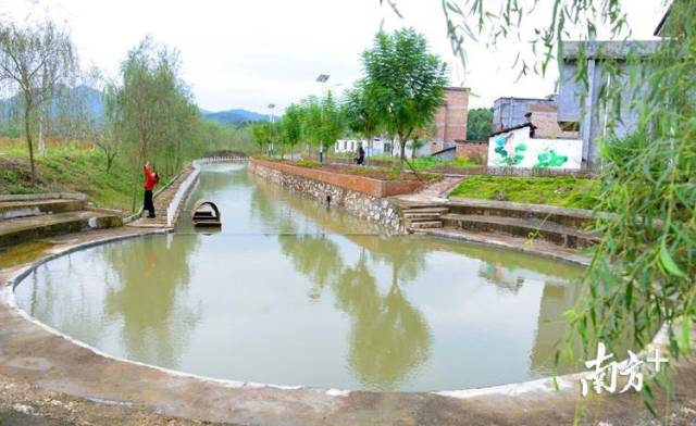 龍坪鎮(zhèn)“三清三拆三整治”面積達38458平方米，農村人居環(huán)境煥然一新。記者黃津 攝