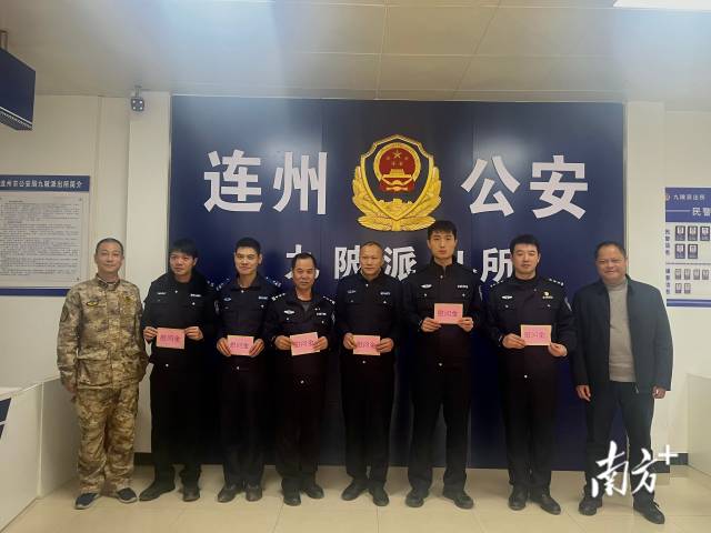 在九陂派出所慰問退役軍人。